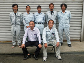 大迫社長と社員の皆さん