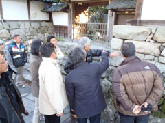 歩きながらの講義