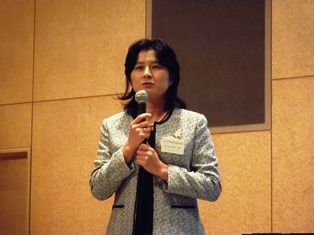 東野倫子氏